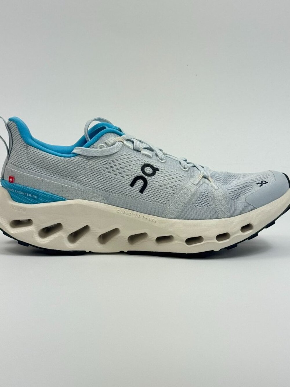 On Women's Cloudsurfer Trail 'Arctic Ivory' 3WE10103042 size 8.5